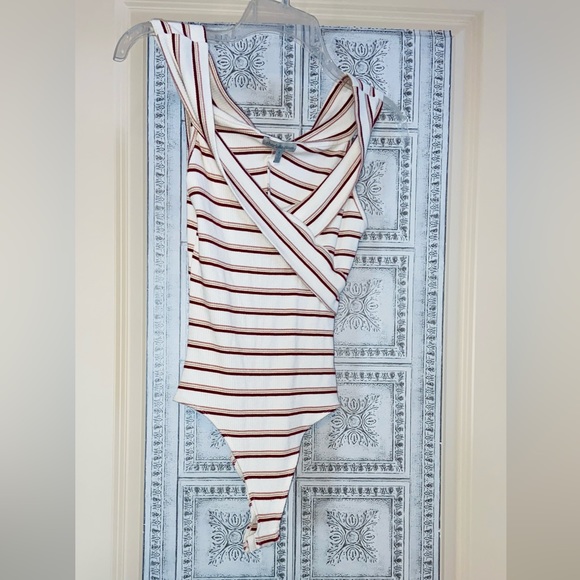 GUC Charlotte Russe Sz-S Body-Suite/Top- Cute Asymmetrical Twisted V-Neck Front - Picture 2 of 16